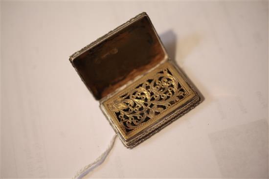 An early Victorian silver Castle Top vinaigrette by Nathaniel Mills, the lid depicting scene of the Royal Exchange, London, 42mm.